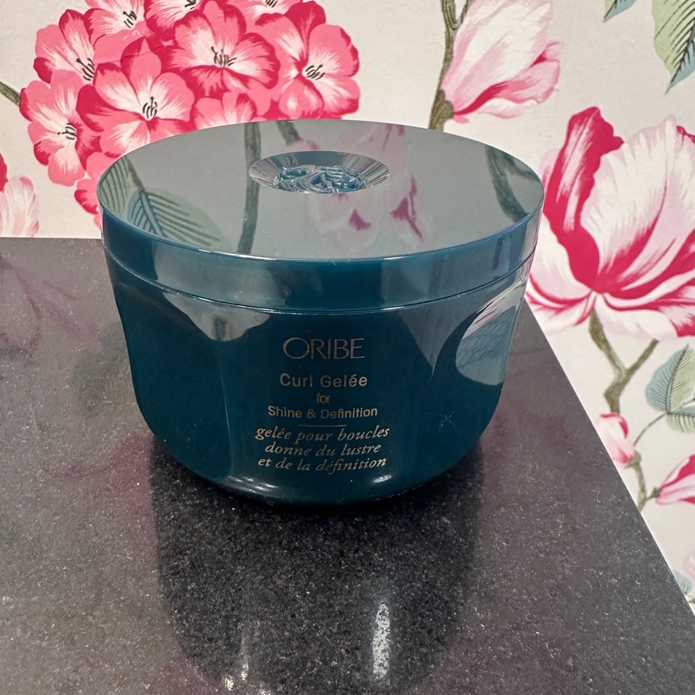 Oribe Curl Gelée for Shine & Definition